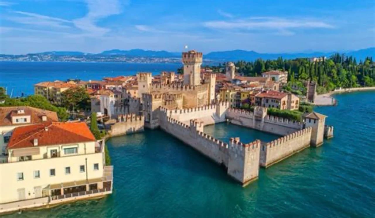 Озеро Гарда — Сирмионе, прогулка на лодке и термы – Sirmione, Italy – photo 2