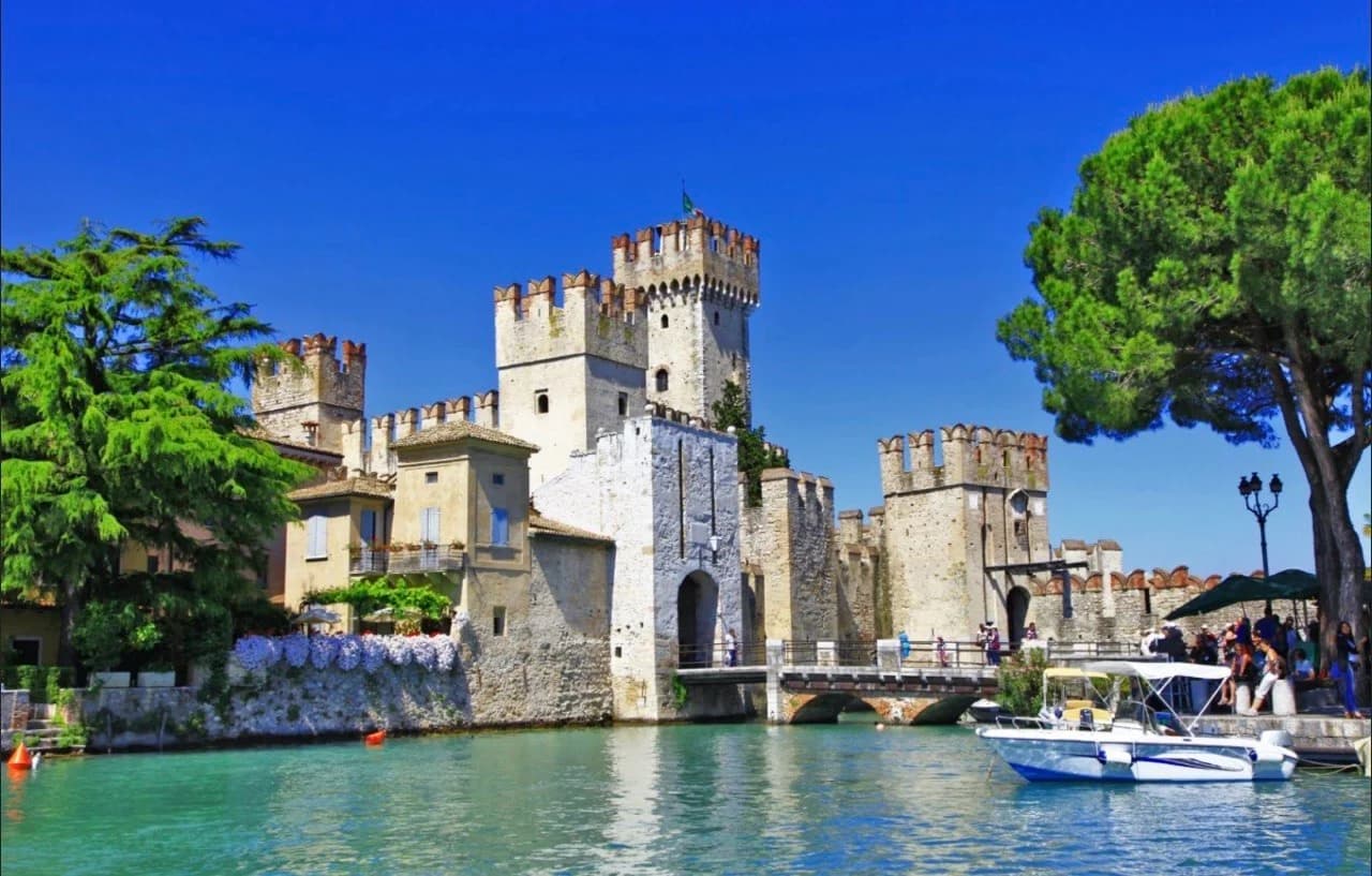 Озеро Гарда — Сирмионе, прогулка на лодке и термы – Sirmione, Italy – photo 3