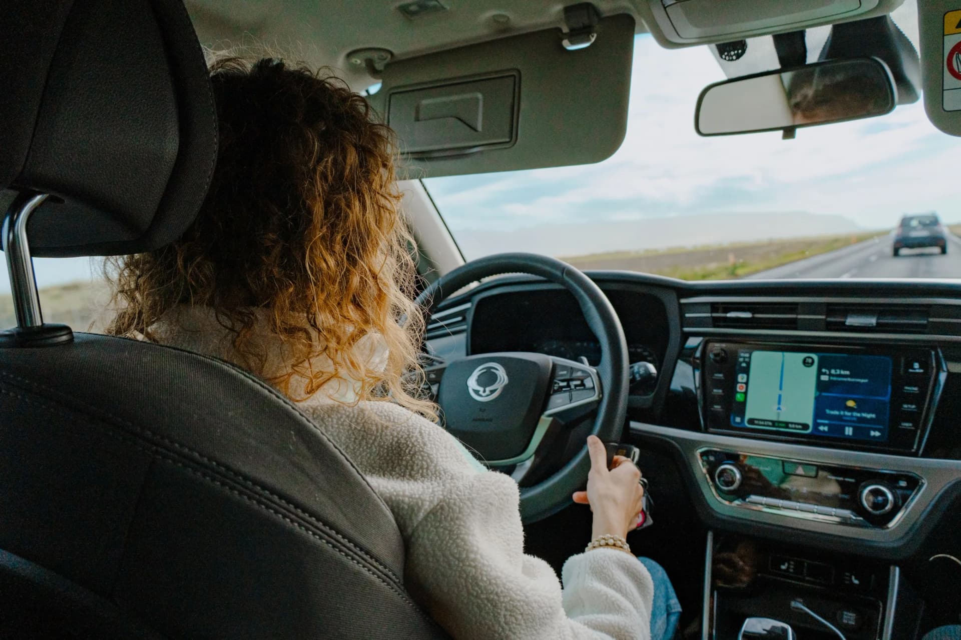 Весенняя Исландия - 5 дней по Золотому кольцу, ледникам и чёрным пляжам image 3