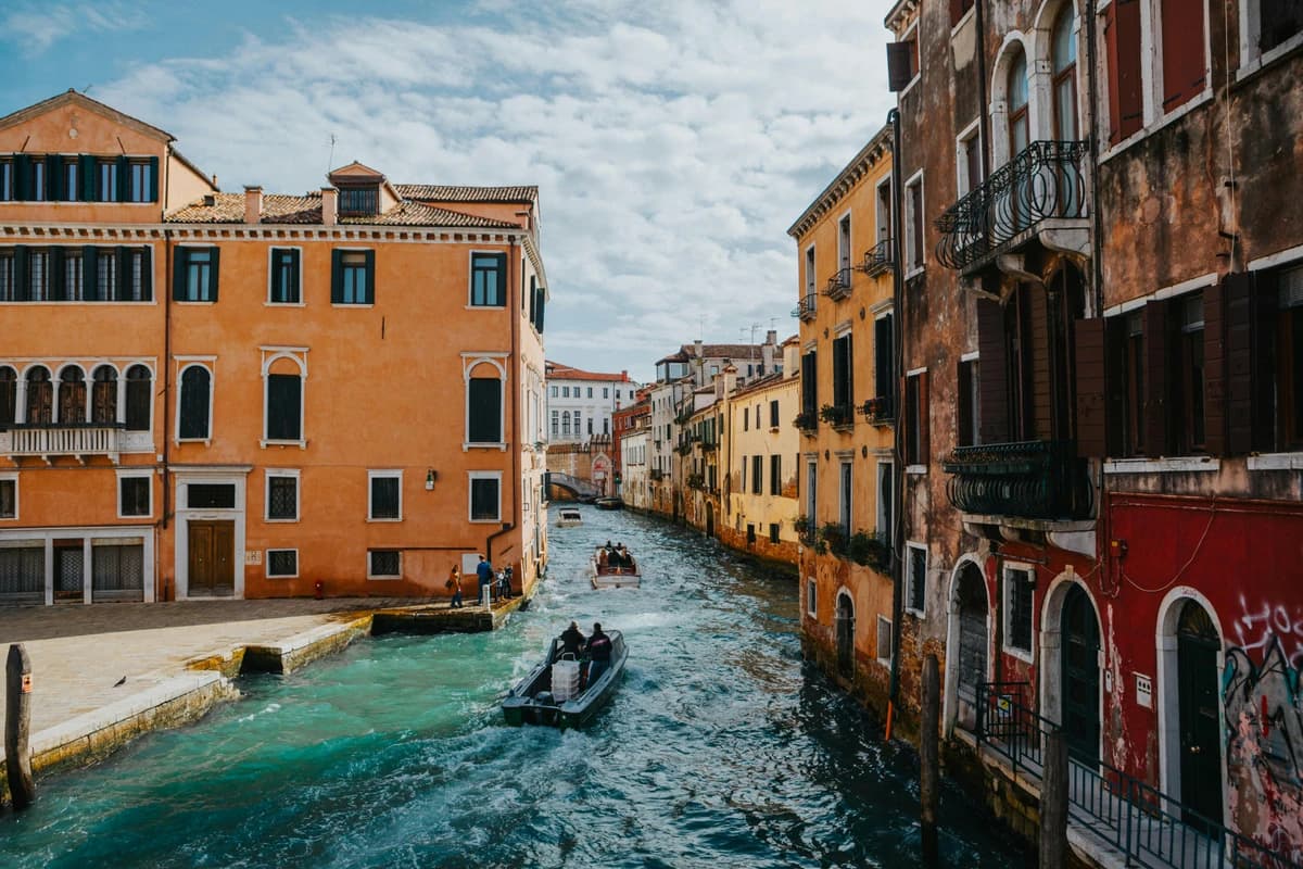 Тайны и легенды Венеции: прогулка в вашей компании – Venice, Italy